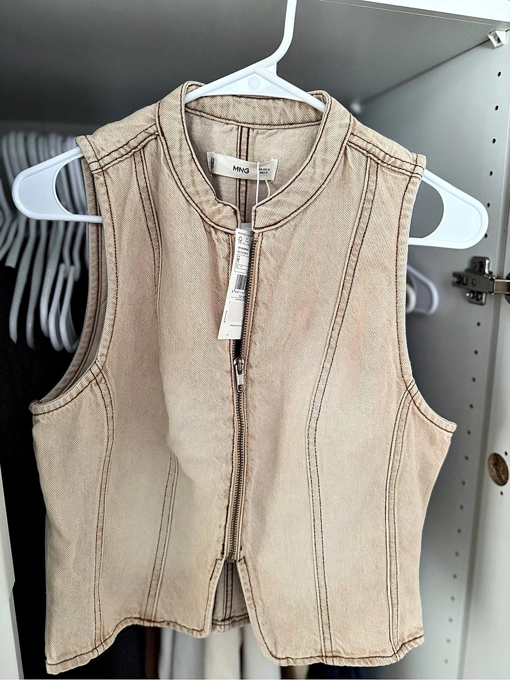 Mango Sleeveless Zip Vest in Beige Size Small Like New